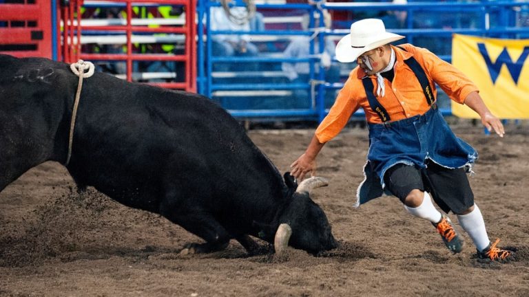 Opinion: The average investor is making a classic mistake as the Dow marches to 30,000